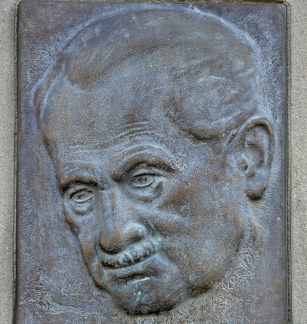 'Was bleibet aber, stiften die Dichter'. Heidegger's Late Language Philosophy
